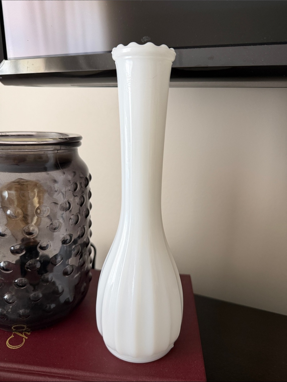 Vintage Classic White Milk Glass Bud Vase - Elegant Home Accent